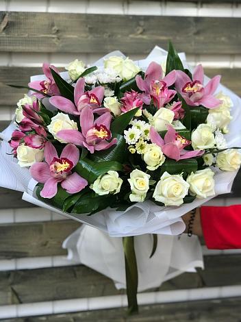 Букет цветов из: Розы и Хризантемы в Подгорном