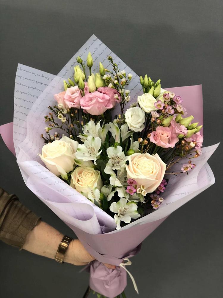 Букет цветов из: Альстромерии, Розы и Лизиантусы в Подгорном