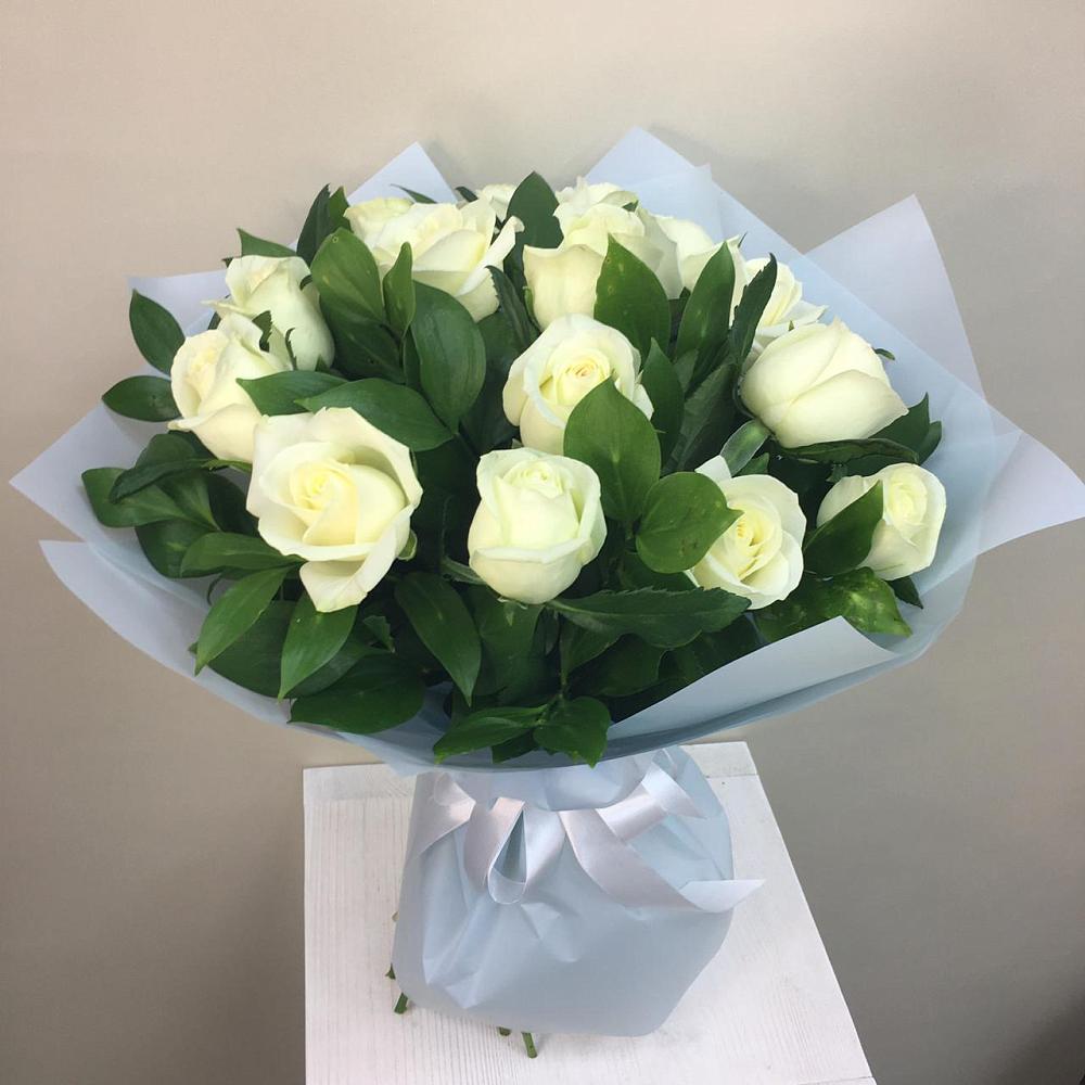Букет 15 Белых роз Проуд в Подгорном