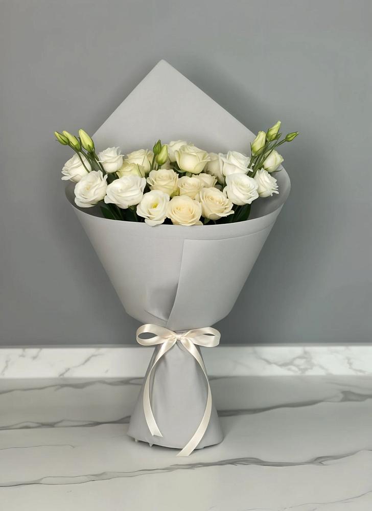 Букет цветов из: Розы и Лизиантусы в Подгорном