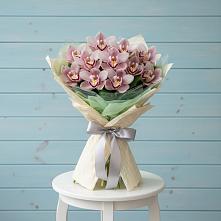 Букет цветов из:  Орхидеи и Розы в Подгорном