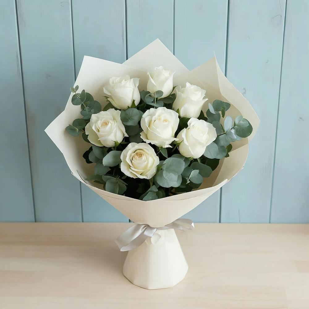 Букет Белые розы в Эвкалипте в Подгорном