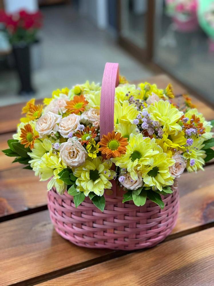 Цветочная композиция из Хризантемы и Розы в корзине в Подгорном